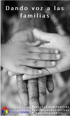 Mano infantil sobre mano adulta en blanco y negro Texto: "Dando voz a las familias" en Madrid