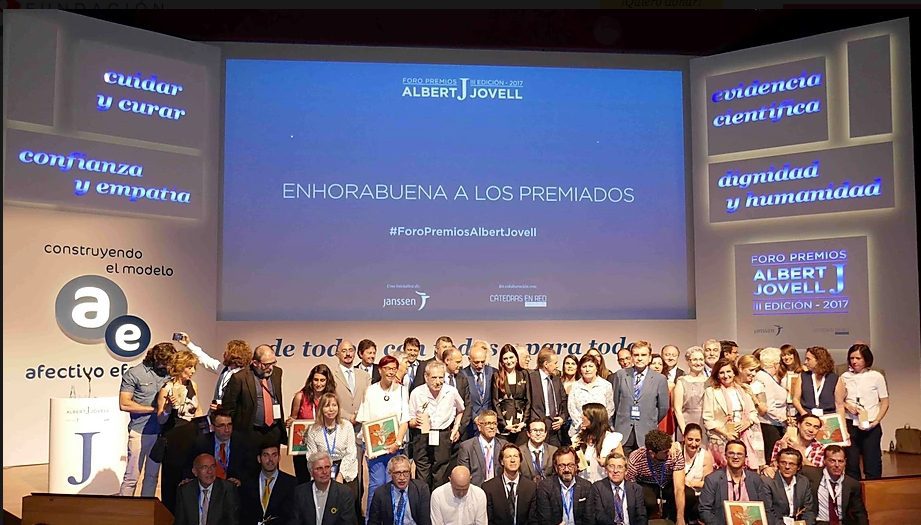 Equipo profesional celebra un premio en cuidados paliativos pediátricos en los Premios Jovell