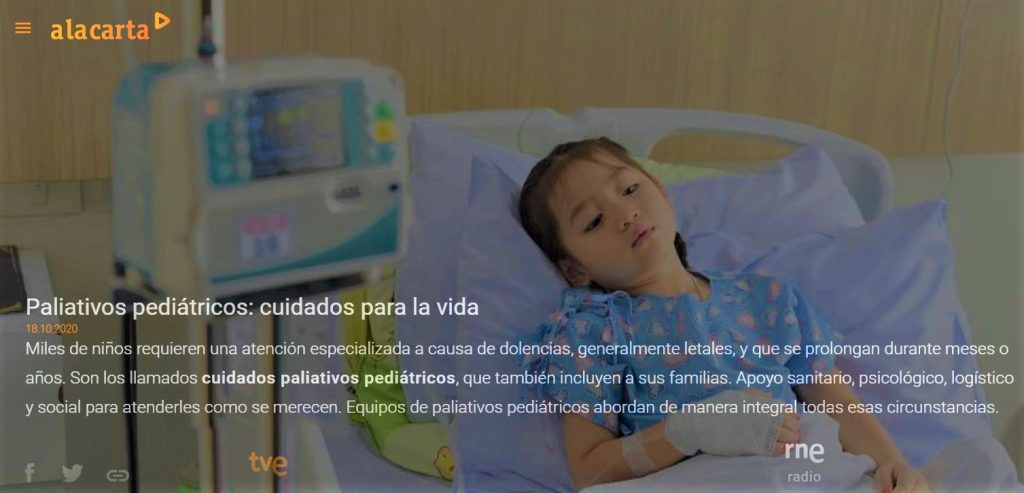 Una niña reposa en cama hospitalaria con suero, junto a equipos médicos y texto sobre cuidados paliativos pediátricos Fundación porqueViven