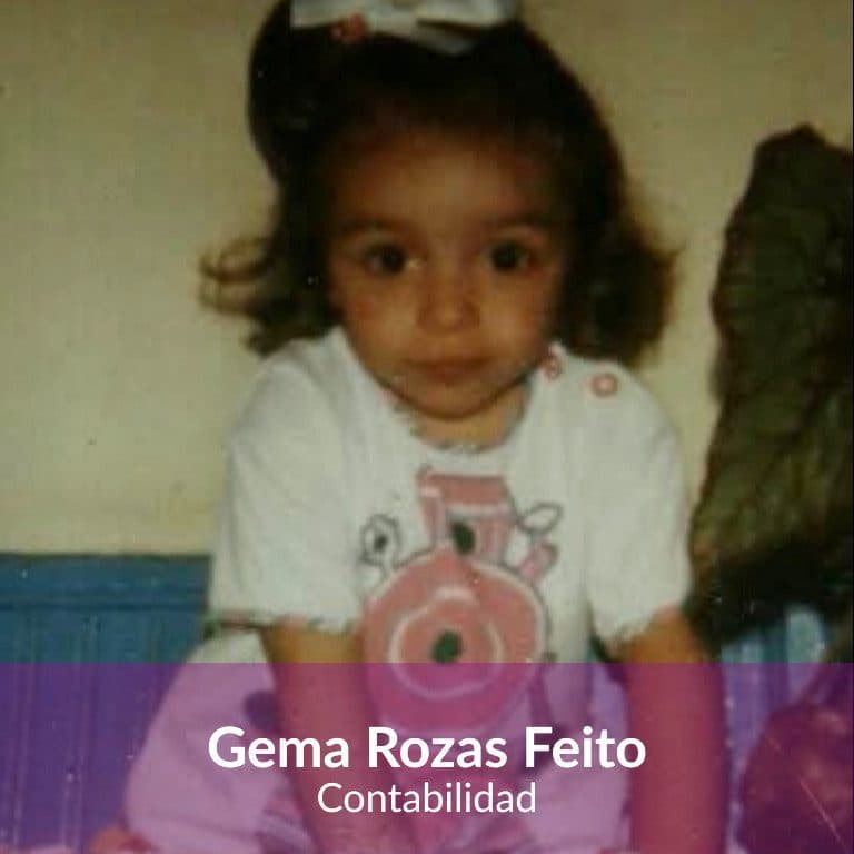 Una niña sonriente, símbolo del cuidado pediátrico en Madrid, apoya a junto al nombre Gema Rozas Feito