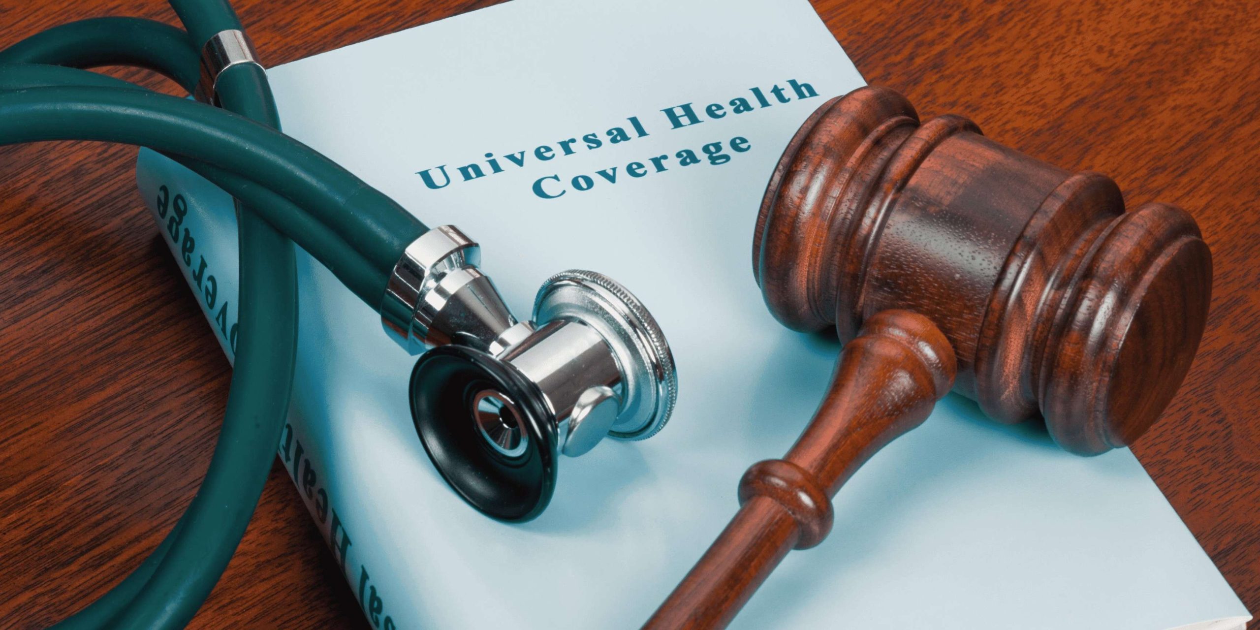Cobertura Sanitaria Universal tamnbién en Cuidados paliativos pediátricos Madrid Un fonendoscopio y un mazo sobre el libro Universal Health Coverage reflejan cómo CAPPI Fundación porqueViven impulsa los cuidados paliativos pediátricos en Madrid gracias a la cobertura sanitaria universal. CAPPI Fundación porqueViven