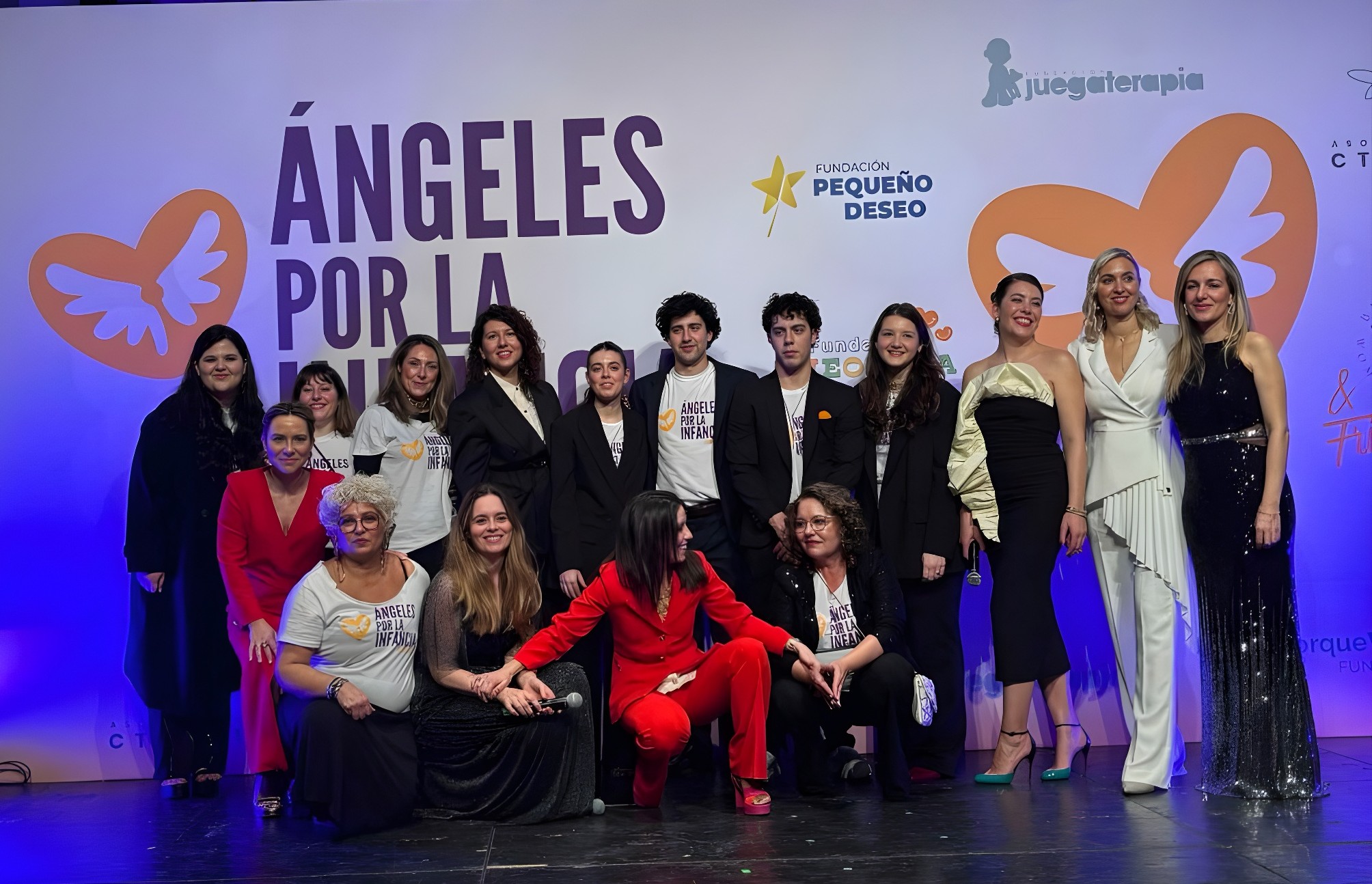 Grupo de organizadores de la gala solidaria Ángeles por la Infancia de Women in Retail en Madrid con beneficio a la Fundación porqueviven y las familias en cuidados paliativos pediátricos